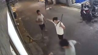 Hé lộ nguyên nhân người đàn ông bị 2 đối tượng đánh đến ngất xỉu giữa đường ở TP.HCM