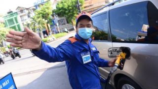 Giá xăng dầu hôm nay 3/10: Trong nước và thế giới đều tăng 'vùn vụt', cảnh báo 'quay xe' giảm mạnh!