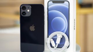 Quái vật tí hon iPhone 12 Mini mạnh như iPhone 12 Pro Max, vẫn hơn 1 triệu điểm sức mạnh có đáng mua