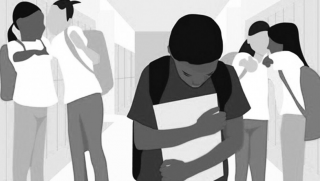 Tranh cãi vụ học sinh mất điện thoại, giáo viên yêu cầu cả lớp viết ra giấy người mình nghi ngờ