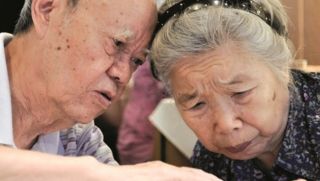 Cảnh giác chiêu trò lừa tiền lương hưu của người già qua không gian mạng: Cần lưu ý những điều sau!