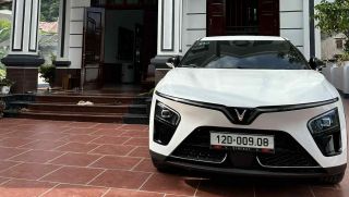 Bỏ xe xăng, chuyển sang VinFast VF 7, chủ xe khẳng định: Phấn khích hơn, an toàn hơn, tiết kiệm cả trăm triệu đồng