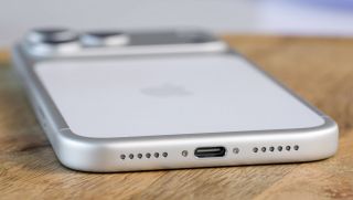 5 thiết bị tuyệt đối không nên cắm vào cổng USB của điện thoại nếu không muốn ‘tiền mất, dữ liệu bay’