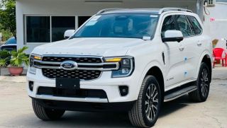 Giá lăn bánh Ford Everest đầu tháng 10/2025 cực rẻ, ‘đè bẹp’ cả Hyundai Santa Fe và Toyota Fortuner