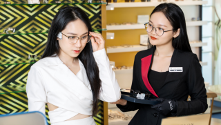 Hành trình đằng sau một chiếc mắt kính hàng hiệu tại Hải Triều