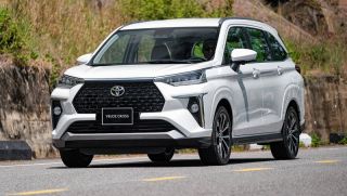 Quyết ‘hạ gục’ Mitsubishi Xpander, Toyota Veloz Cross giảm giá lăn bánh cực sâu đầu tháng 10/2025