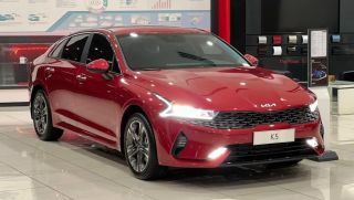 Nhận ưu đãi khủng, giá lăn bánh Kia K5 giảm mạnh giữa tháng 10/2025, ‘chơi tất tay’ với Toyota Camry