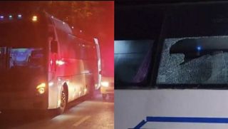 Hai ô tô 45 chỗ bất ngờ bị bắn vào kính vỡ vụn, hiện trường vụ việc khiến nhiều người vô cùng hoảng sợ