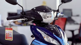 Bảng giá xe Honda Wave RSX FI giữa tháng 10/2025 giảm 'thủng đáy': Lấn át Wave Alpha và Future vì rẻ