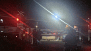 Quảng Trị: Sợ hãi cảnh tượng tàu hỏa bất ngờ tông trúng một người đàn ông đang nằm trên đường ray