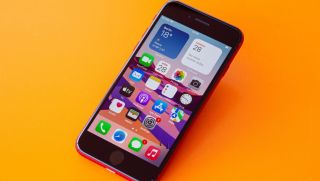 Bảng giá iPhone SE 3 tháng 10: Chỉ từ 3 triệu nhưng ngon như iPhone 13 Pro Max huyền thoại