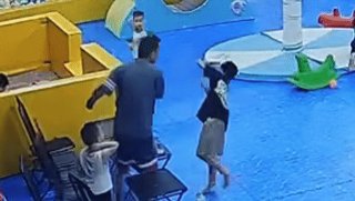 Thông tin nóng vụ người đàn ông tát bé trai 8 tuổi tại khu vui chơi ở Hà Nội, thái độ người mẹ gây bất ngờ