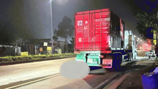 Nguyên nhân người đàn ông đi xe máy tử vong sau đuôi xe đầu kéo trong lúc tài xế đi mua cà phê