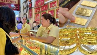 Giá vàng hôm nay 20/10: Tiếp tục tăng 'dựng đứng' lên đỉnh giá mới, giá vàng miếng lại gây 'choáng'