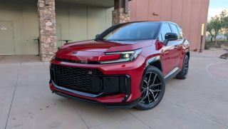 Toyota trình làng SUV hạng C với nhiều nâng cấp, mạnh 320 mã lực, ‘so kè’ cùng Mazda CX-5