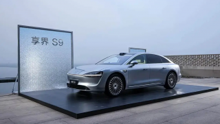 Sedan điện hạng sang trình làng: ‘Ăn đứt’ Toyota Camry, chạy 1.300 km, có công nghệ tự động lái