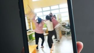 Tây Ninh: Thầy giáo bị tố nhắn tin thân mật, đụng chạm nữ sinh lớp 10, phụ huynh có hành động bức xúc tại trường