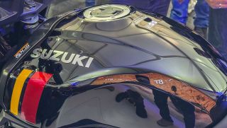 Suzuki chính thức ra mắt ‘huyền thoại côn tay’ mới xịn hơn Honda Winner R và Exciter, có ABS, giá rẻ