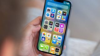 iPhone cổng lightning cuối cùng của Apple xuống giá cực nhanh, rẻ bằng nửa iPhone 17 nhưng vẫn mạnh