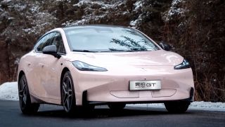 Coupe điện mới trình làng giá hơn 500 triệu, sẵn sàng 'đè bẹp' ông vua Toyota Camry