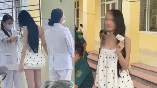 Bí mật phía sau chiếc váy trắng của thanh niên chuyển giới đi khám nghĩa vụ quân sự ở Hải Phòng