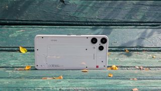 ‘Kẻ nổi loạn’ tầm trung Nothing Phone (3a) ra mắt, thiết kế trong suốt đe nẹt cả iPhone Air và Galaxy S25 FE