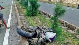 Phóng nhanh với tốc độ 'bàn thờ', xe mô tô phân khối lớn gãy đôi ở Khánh Hòa, 1 người tử vong