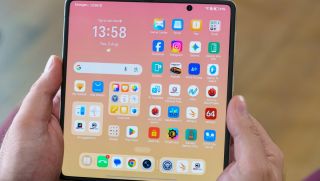 HONOR Magic V5 bắt đầu giảm giá, vua màn gập mỏng nhẹ ‘thách thức’ Galaxy Z Fold7