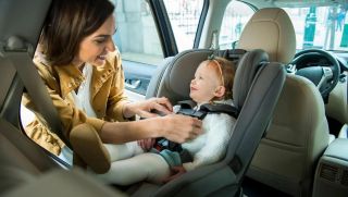 Từ 2026, ô tô chở trẻ em bắt buộc phải có ghế an toàn riêng, vi phạm có thể bị phạt đến 8 triệu đồng