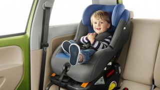 Từ 2026, trẻ em ngồi ôtô không ghế an toàn sẽ bị phạt: Cha mẹ cần làm ngay điều này
