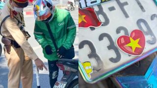 CSGT Hà Nội xử lý hàng trăm trường hợp sử dụng điện thoại khi đang lái xe, che dán biển số