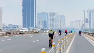 Công an vào cuộc vụ người đàn ông bị chặn đường, gặp rắc rối vì ghi hình đoàn xe đạp đi vào làn ô tô