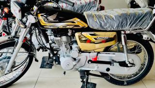 Tin xe máy 19/11: ‘Huyền thoại côn tay’ 125cc mới của Honda chính thức về đại lý, giá 24 triệu đồng
