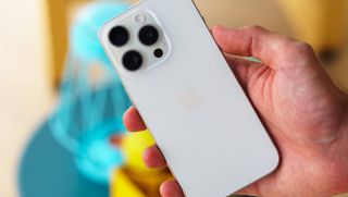 Đây là chiếc iPhone Pro mạnh mẽ giá rẻ nhất Việt Nam trong tháng 11, độ ngon không kém nhiều iPhone 17 Pro