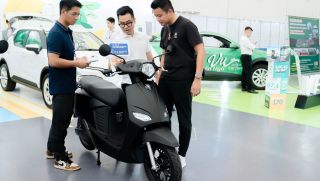 Khách Việt mua VinFast Vero X vì ‘xanh, sạch, tiện lợi, đi 262 km không phải nghĩ’