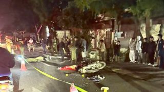 Hiện trường ám ảnh vụ xe máy va chạm với xe đầu kéo ở Hưng Yên, hai mẹ con tử vong thương tâm