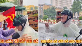 Cụ ông bán vé số ‘cõng’ mì đi cứu trợ, nói 1 câu làm cả đội thiện nguyện xúc động
