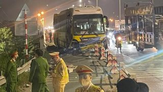 Nguyên nhân xe khách tông 2 người tử vong trên cầu Thanh Trì, nhân chứng tiết lộ xót xa