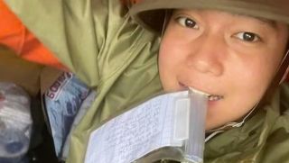 Danh tính chàng trai trốn gia đình đi cứu trợ đồng bào, lặng người lời nhắn nhủ trong mảnh giấy mang theo