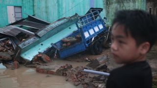 Sinh viên mất cha mẹ trong lũ được miễn toàn bộ học phí: Nhiều trường đại học TPHCM triển khai hỗ trợ khẩn cấp