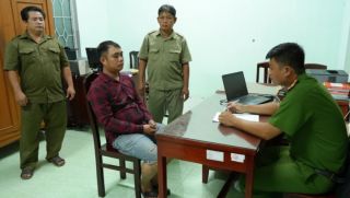 Chỉ vì ghen tuông, nam thanh niên miền Tây dùng dao đâm tình địch rồi dẫn bạn gái bỏ trốn trong đêm