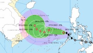 Cập nhật tin bão số 15 mới nhất: Mạnh lên 4 cấp chỉ trong gần 1 ngày, diễn biết rất phức tạp