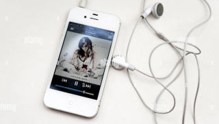 Mẫu iPhone huyền thoại hàng chục năm trước nay trở thành máy nghe nhạc giá rẻ, được anh em săn đón