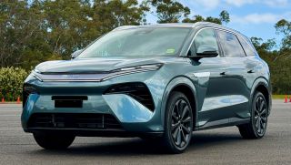 Mẫu SUV vừa ra mắt gây chú ý với tầm chạy 370 km sau 5 phút sạc, thách thức vị thế Hyundai Santa Fe