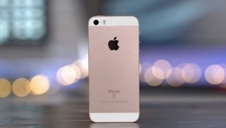 Đây là mẫu iPhone giá rẻ vừa bị Apple ‘khai tử’, gần 10 năm tuổi vẫn được khách Việt săn đón