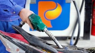 Giá xăng dầu hôm nay 5/12: Giá xăng tiếp tục leo thang trong khi giá dầu bất ngờ giảm