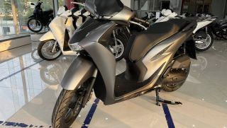 Bảng giá xe Honda SH 2026 tháng 12/2025 rẻ khó tin cuối năm: Khách Việt đổ xô săn đón vì giá quá hời