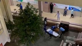 Danh tính người phụ nữ rơi từ tầng 6 bệnh viện, tử vong tại chỗ: Công an vào cuộc làm rõ nguyên nhân