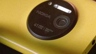 Không phải iPhone hay Android, đây mới chính là huyền thoại di động: Lumia 1020 - Siêu camera khuấy động thị trường