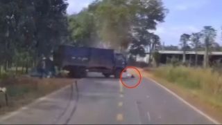 Camera tiết lộ tình tiết lạnh người vụ tài xế xe tải nghi cán qua người đi bộ 2 lần ở Đồng Nai